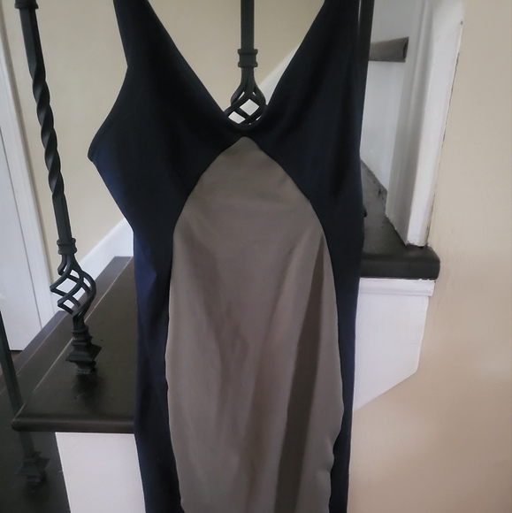 Body hugging block dress. Size small - Picture 6 of 8